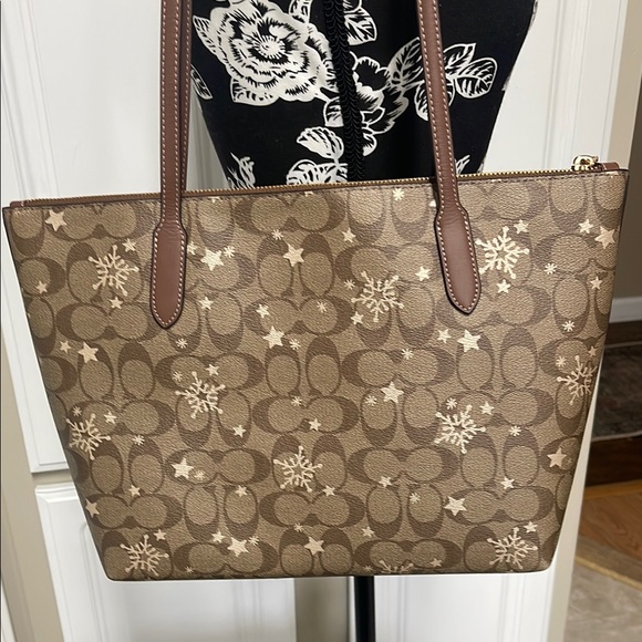 ISO 
In search of accessories to match this bag Snowflake & Star - Picture 3 of 4